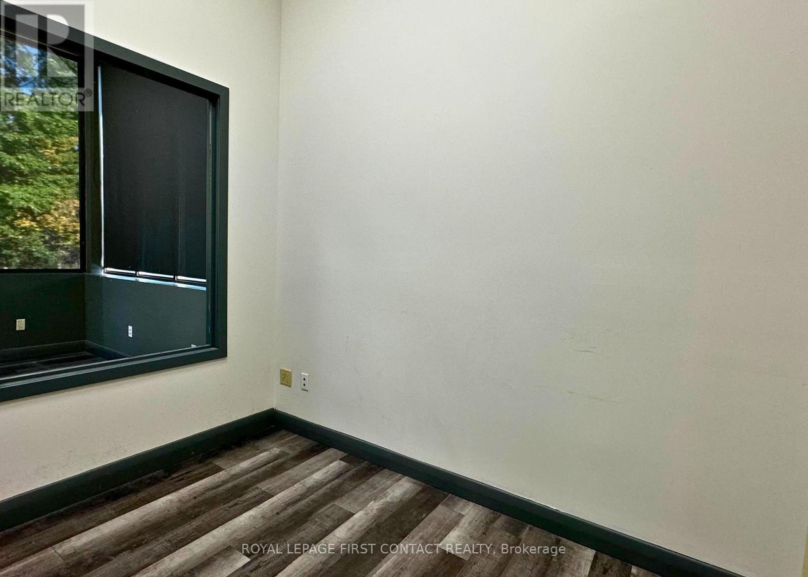 












102 - 135 BAYFIELD STREET

,
Barrie,




Ontario
L4M3B3

