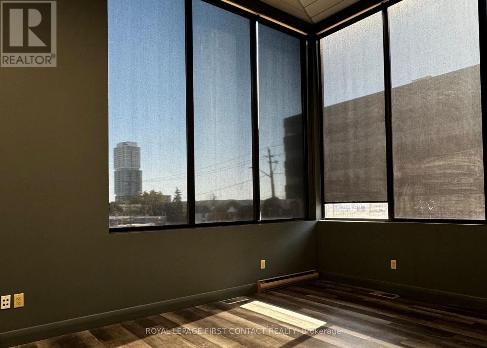 












102 - 135 BAYFIELD STREET

,
Barrie,




Ontario
L4M3B3

