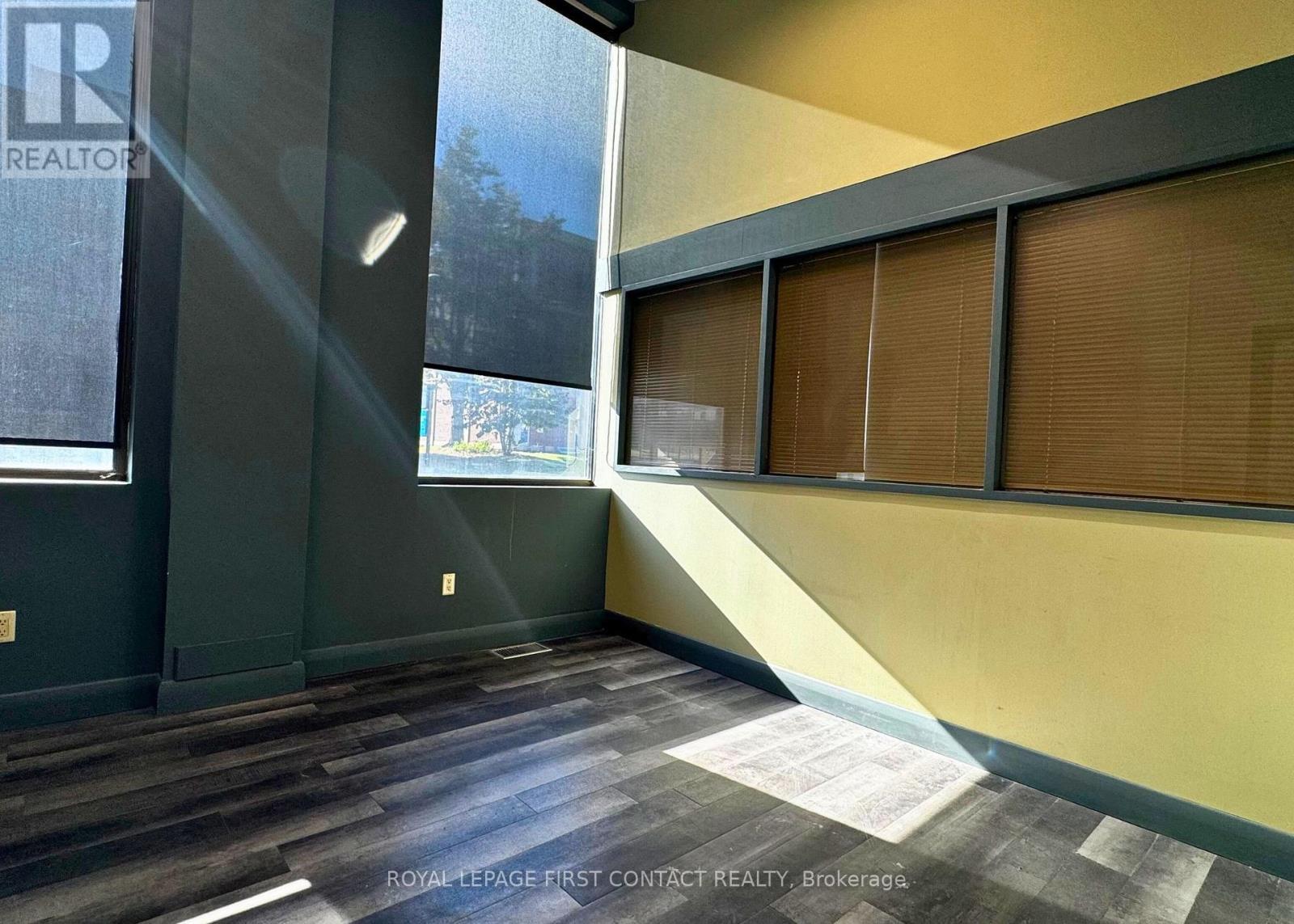 












102 - 135 BAYFIELD STREET

,
Barrie,




Ontario
L4M3B3

