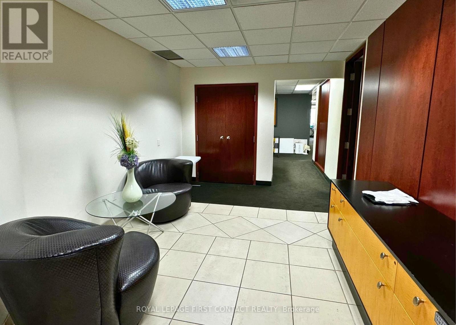 












301 - 135 BAYFIELD STREET

,
Barrie,




Ontario
L4M3B3

