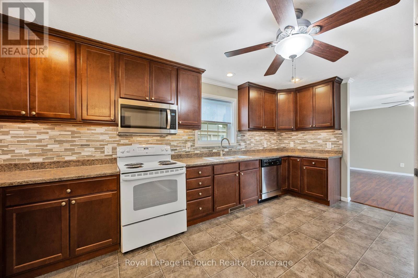 












6 MAPLE LANE

,
Midland,




Ontario
L4R0B9

