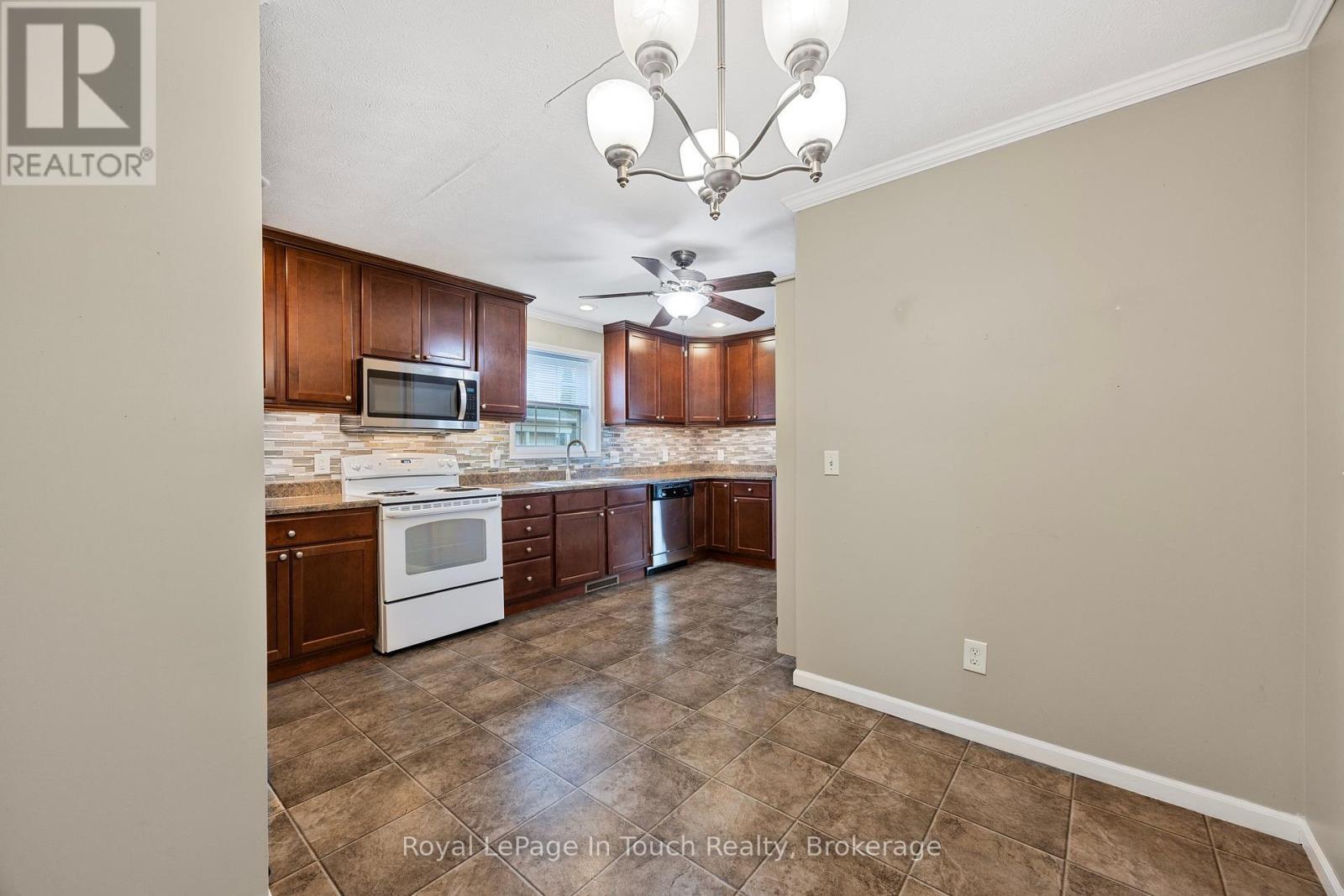 












6 MAPLE LANE

,
Midland,




Ontario
L4R0B9

