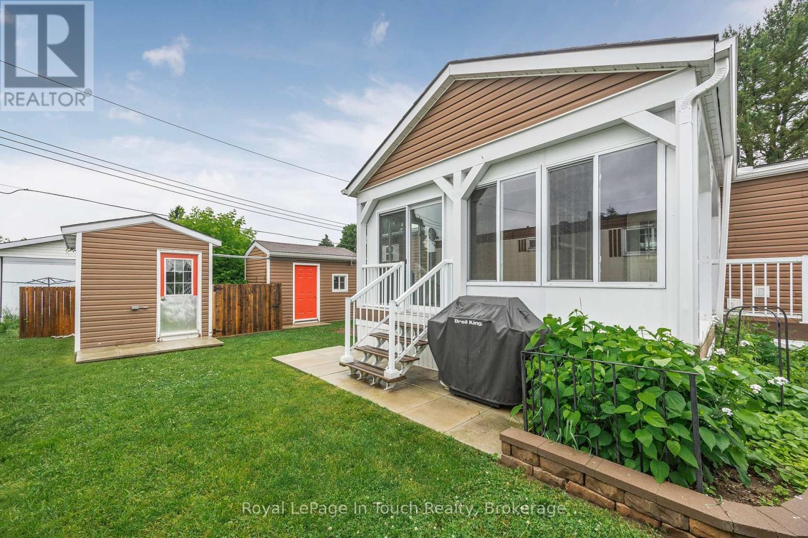 












6 MAPLE LANE

,
Midland,




Ontario
L4R0B9


