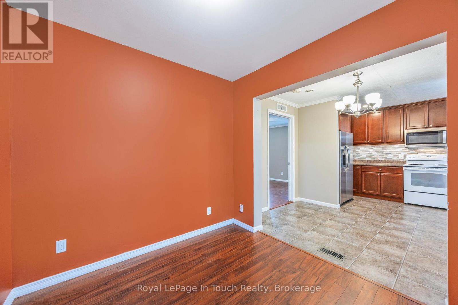 












6 MAPLE LANE

,
Midland,




Ontario
L4R0B9

