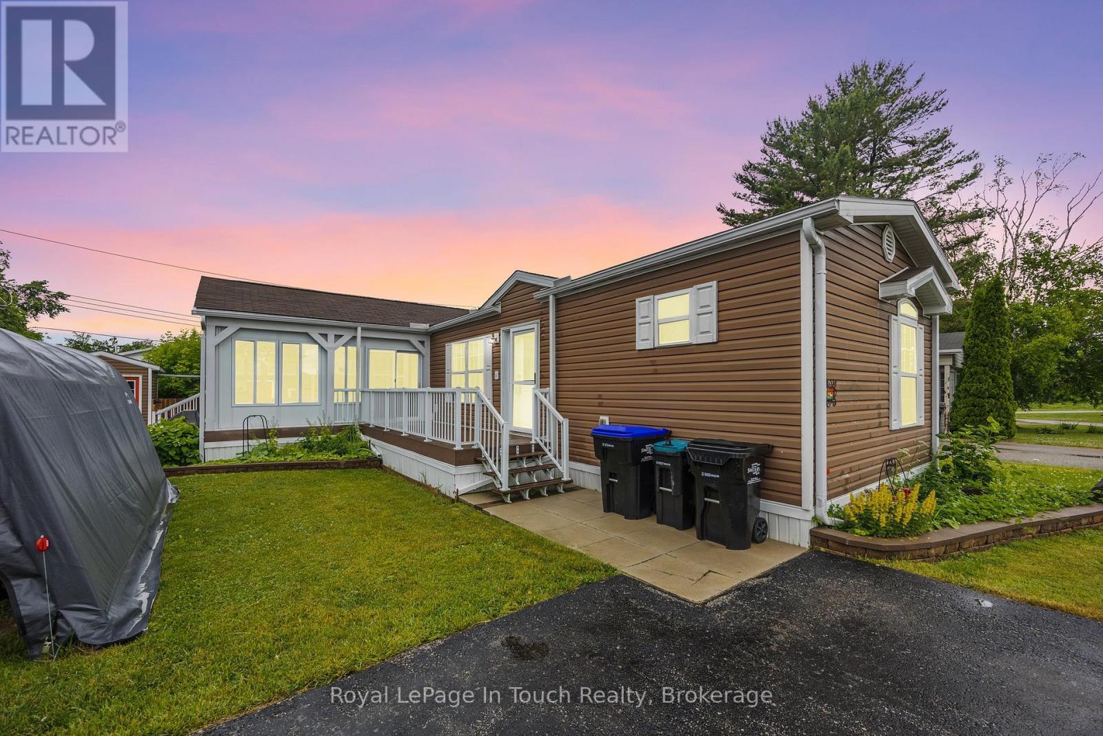 












6 MAPLE LANE

,
Midland,




Ontario
L4R0B9

