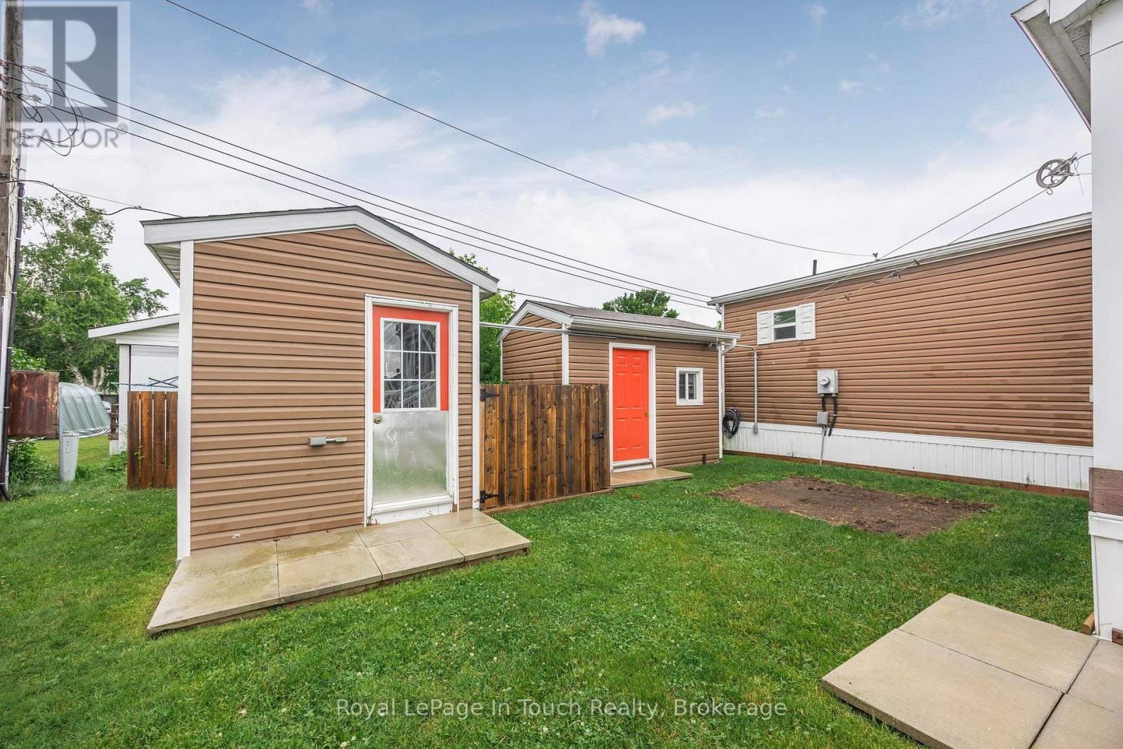 












6 MAPLE LANE

,
Midland,




Ontario
L4R0B9

