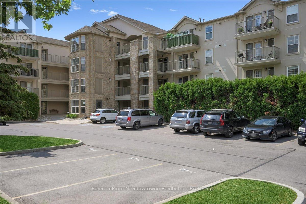 












105 - 1450 BISHOPS GATE

,
Oakville (GA Glen Abbey),




Ontario
L6M4N1

