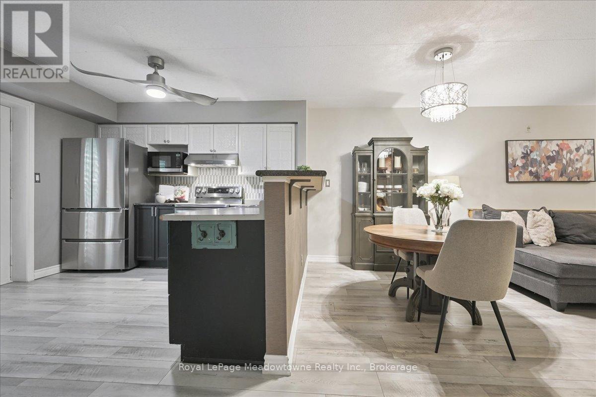 












105 - 1450 BISHOPS GATE

,
Oakville (GA Glen Abbey),




Ontario
L6M4N1

