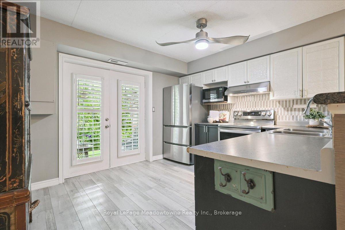 












105 - 1450 BISHOPS GATE

,
Oakville (GA Glen Abbey),




Ontario
L6M4N1

