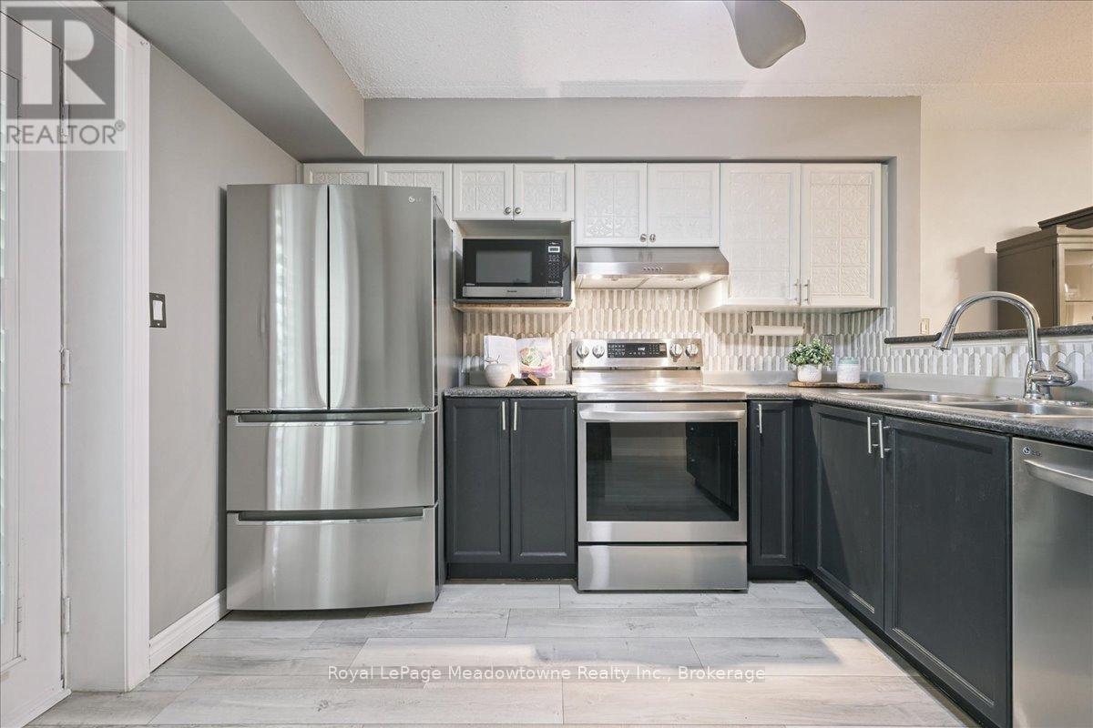 












105 - 1450 BISHOPS GATE

,
Oakville (GA Glen Abbey),




Ontario
L6M4N1

