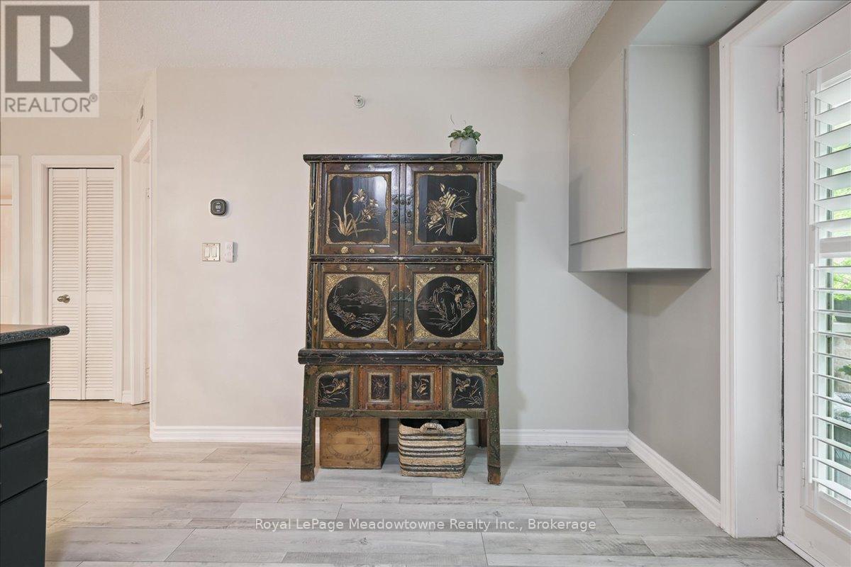 












105 - 1450 BISHOPS GATE

,
Oakville (GA Glen Abbey),




Ontario
L6M4N1

