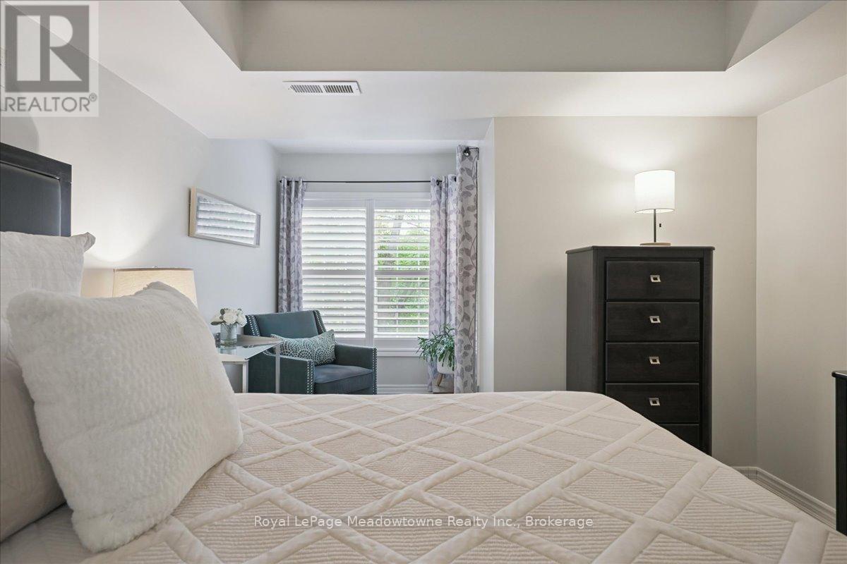 












105 - 1450 BISHOPS GATE

,
Oakville (GA Glen Abbey),




Ontario
L6M4N1

