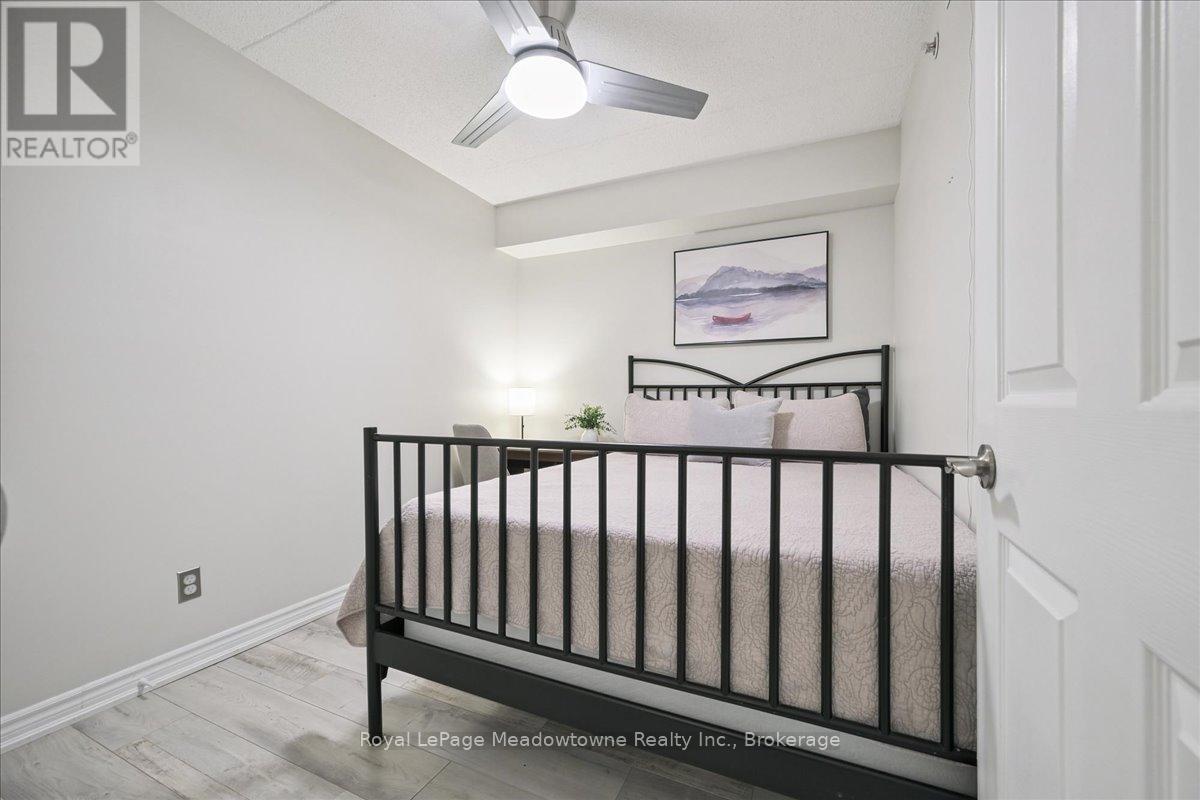 












105 - 1450 BISHOPS GATE

,
Oakville (GA Glen Abbey),




Ontario
L6M4N1

