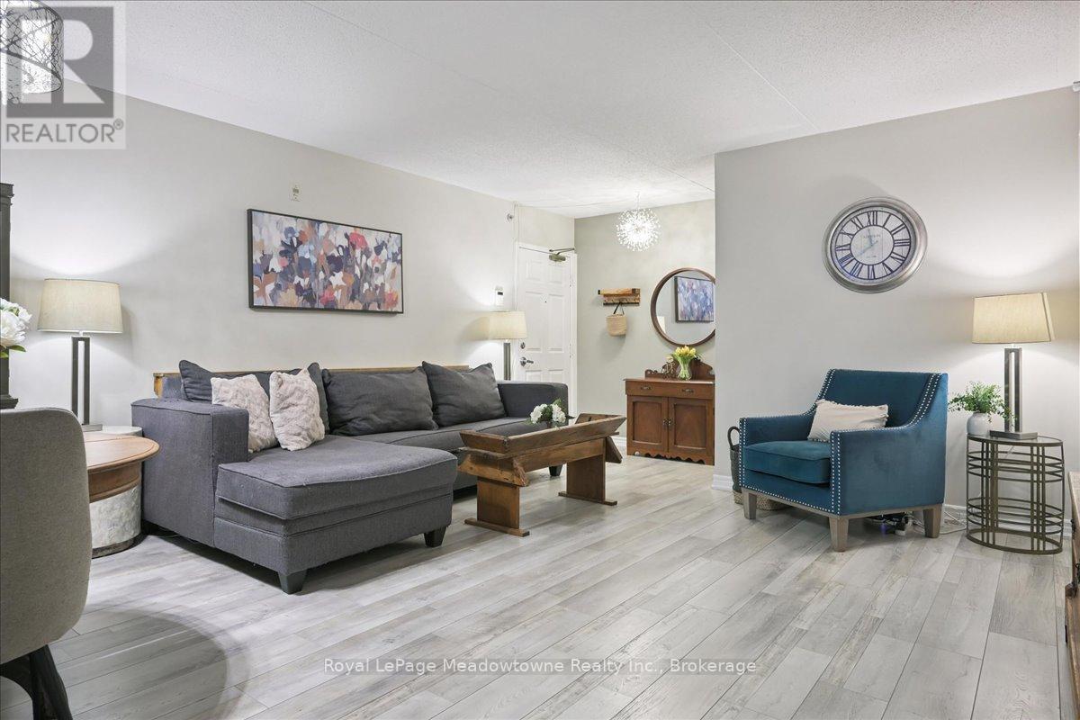 












105 - 1450 BISHOPS GATE

,
Oakville (GA Glen Abbey),




Ontario
L6M4N1

