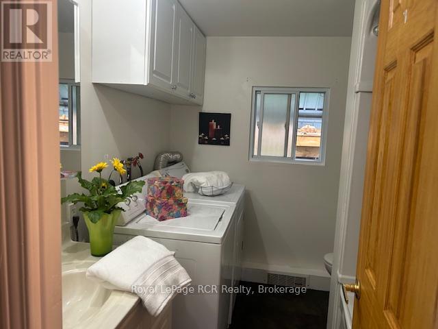 












90 SUSSEX SQUARE

,
Georgian Bluffs,




Ontario
N4K5N5

