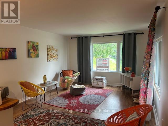 












90 SUSSEX SQUARE

,
Georgian Bluffs,




Ontario
N4K5N5

