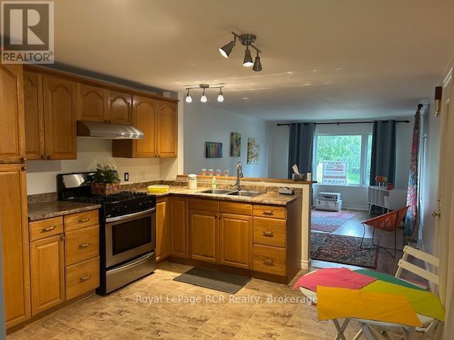 












90 SUSSEX SQUARE

,
Georgian Bluffs,




Ontario
N4K5N5

