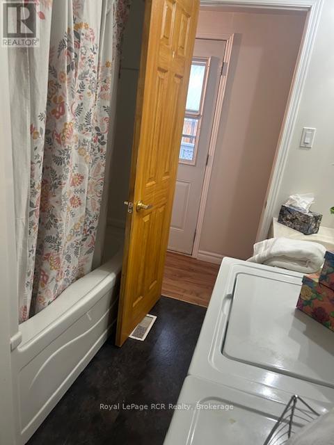 












90 SUSSEX SQUARE

,
Georgian Bluffs,




Ontario
N4K5N5


