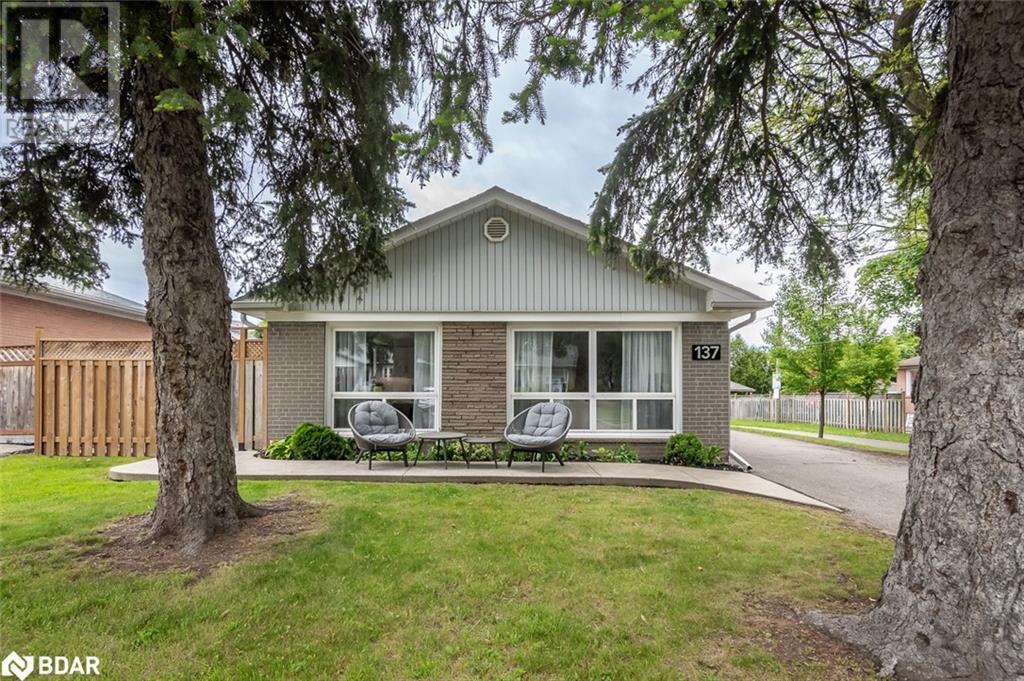 












137 WAKEFIELD Road

,
Milton,




Ontario
L9T2L7


