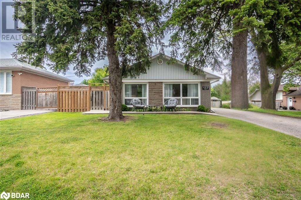 












137 WAKEFIELD Road

,
Milton,




Ontario
L9T2L7

