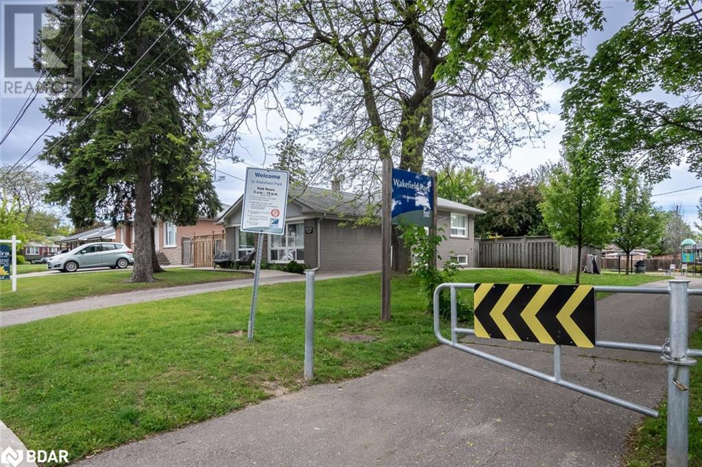












137 WAKEFIELD Road

,
Milton,




Ontario
L9T2L7

