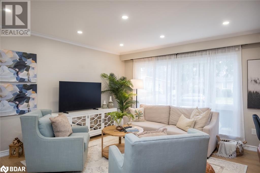 












137 WAKEFIELD Road

,
Milton,




Ontario
L9T2L7

