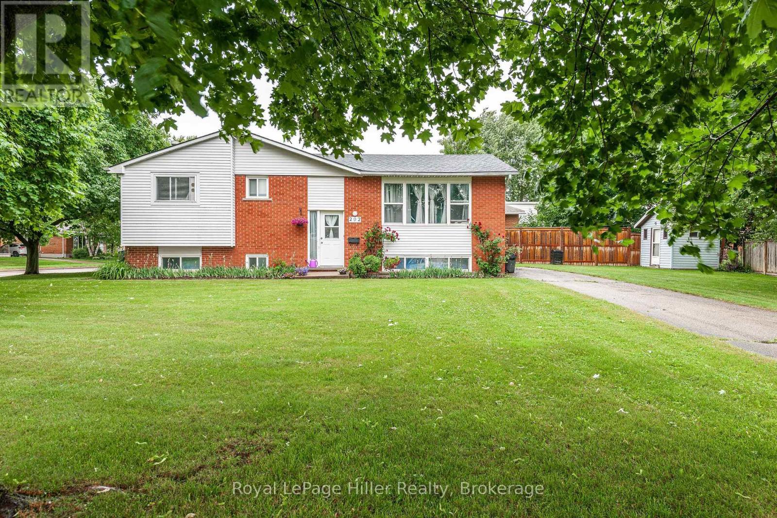 












292 MAPLE AVENUE

,
Stratford,




Ontario
N5A6Z4

