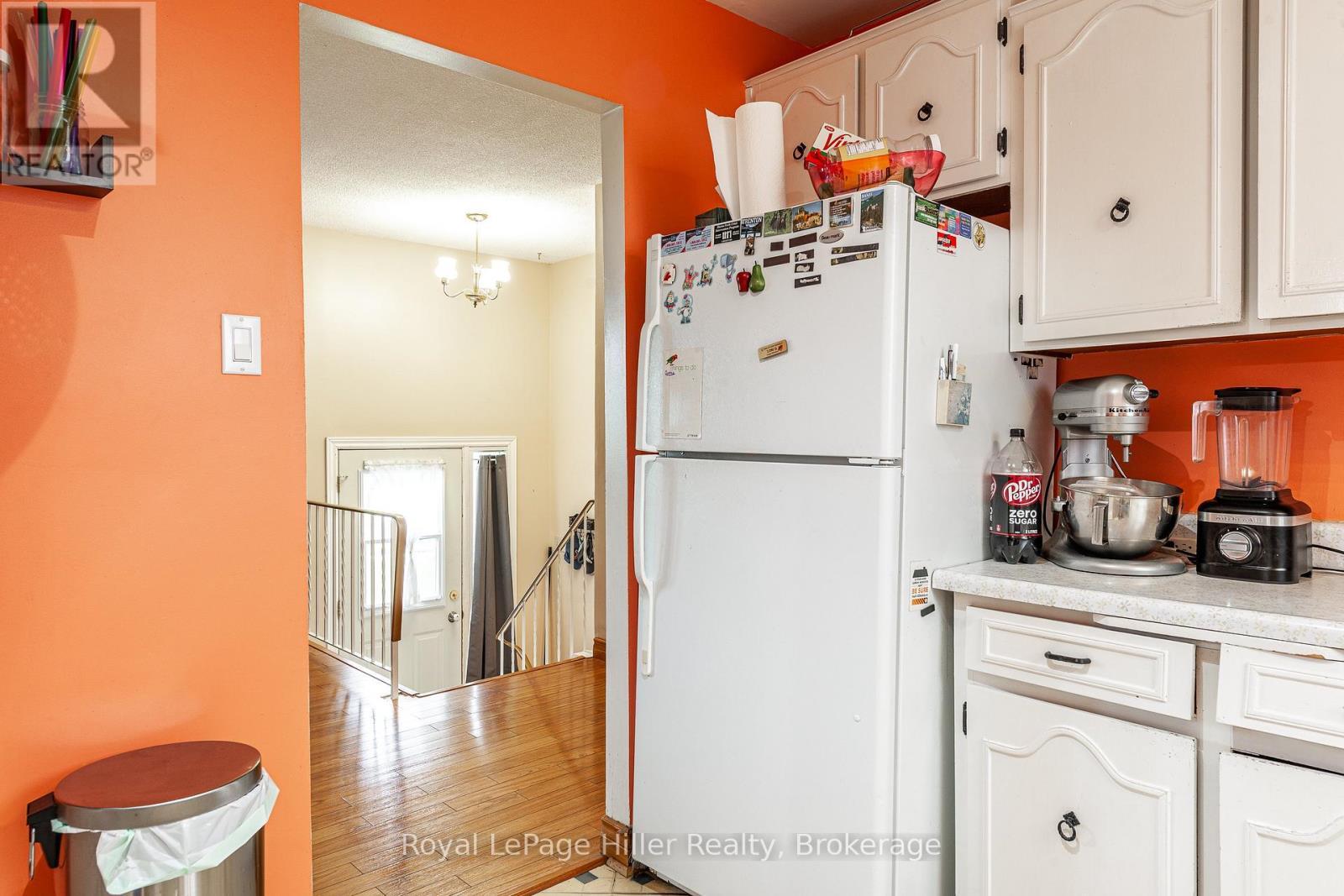 












292 MAPLE AVENUE

,
Stratford,




Ontario
N5A6Z4

