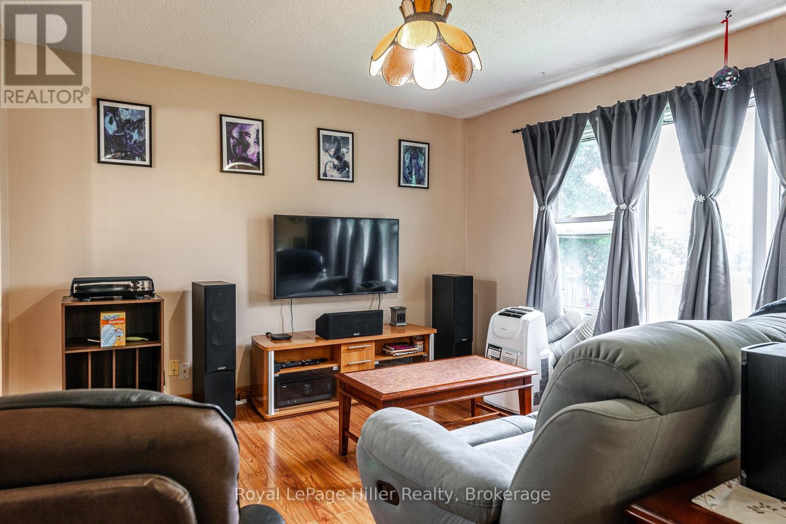 












292 MAPLE AVENUE

,
Stratford,




Ontario
N5A6Z4

