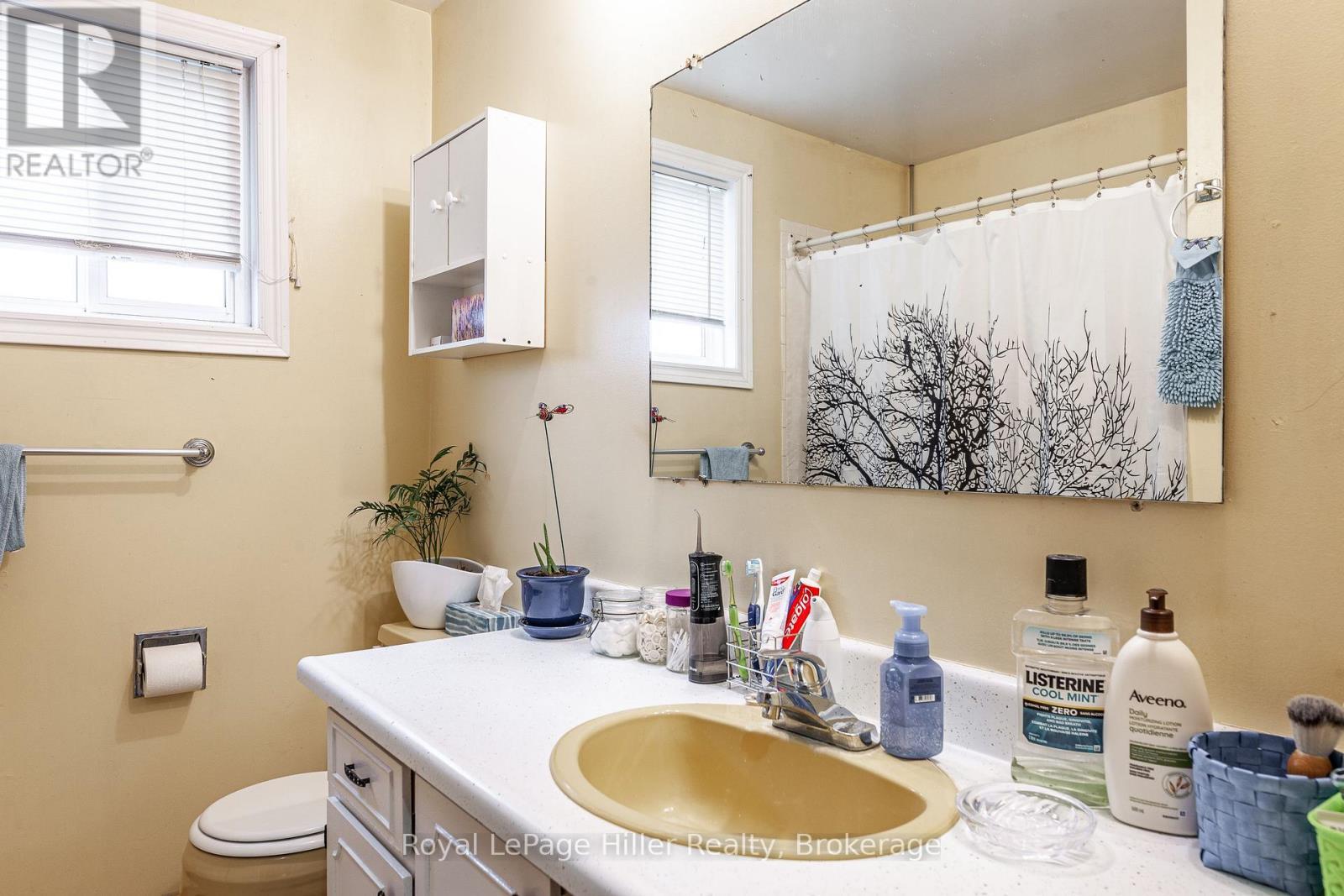 












292 MAPLE AVENUE

,
Stratford,




Ontario
N5A6Z4

