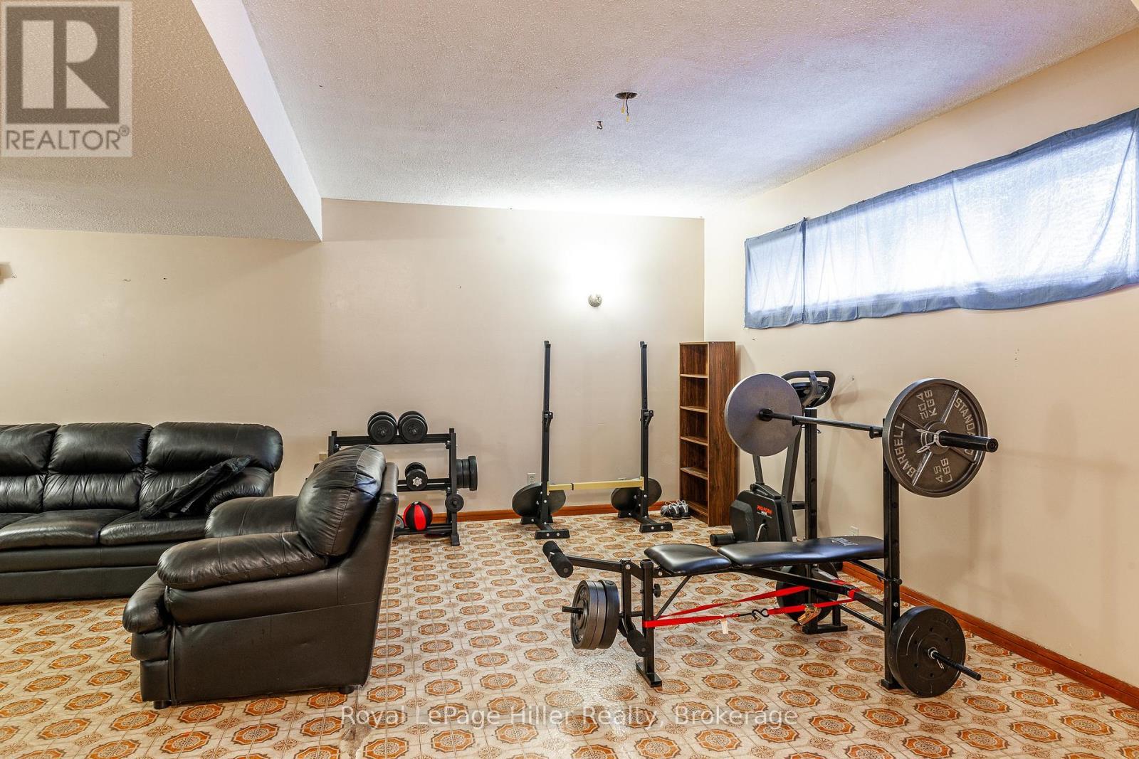 












292 MAPLE AVENUE

,
Stratford,




Ontario
N5A6Z4

