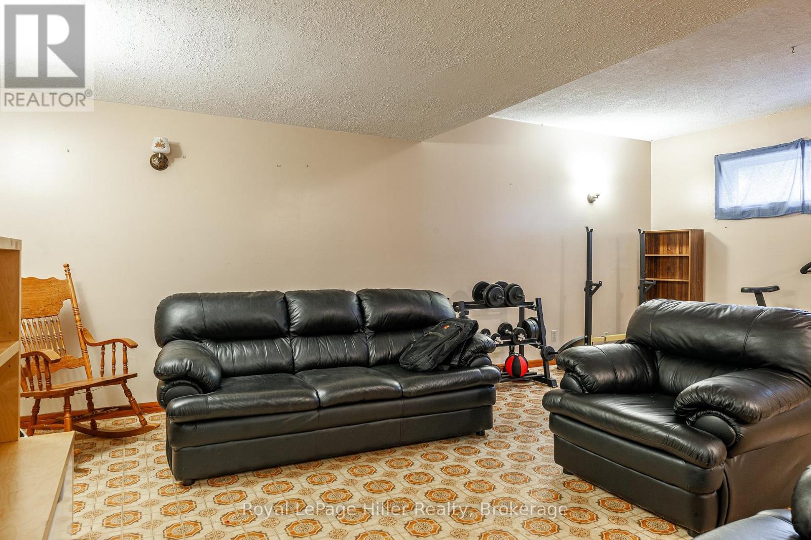 












292 MAPLE AVENUE

,
Stratford,




Ontario
N5A6Z4


