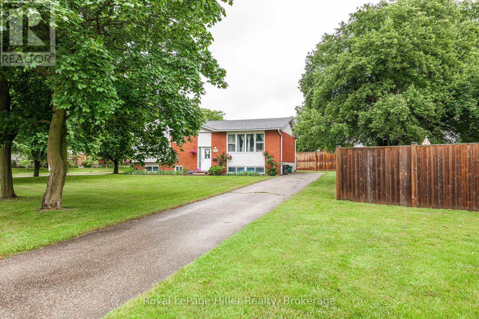 












292 MAPLE AVENUE

,
Stratford,




Ontario
N5A6Z4


