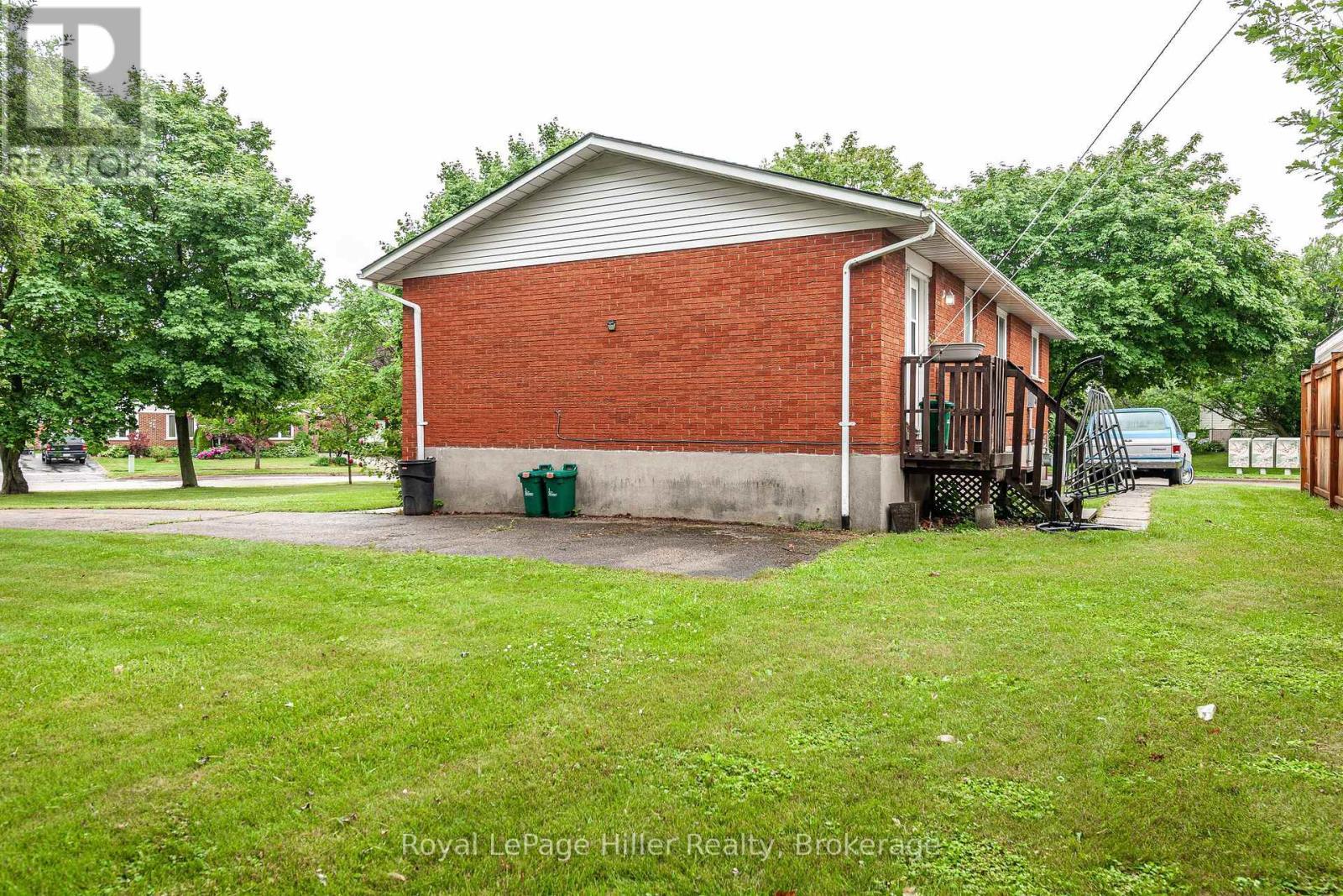 












292 MAPLE AVENUE

,
Stratford,




Ontario
N5A6Z4


