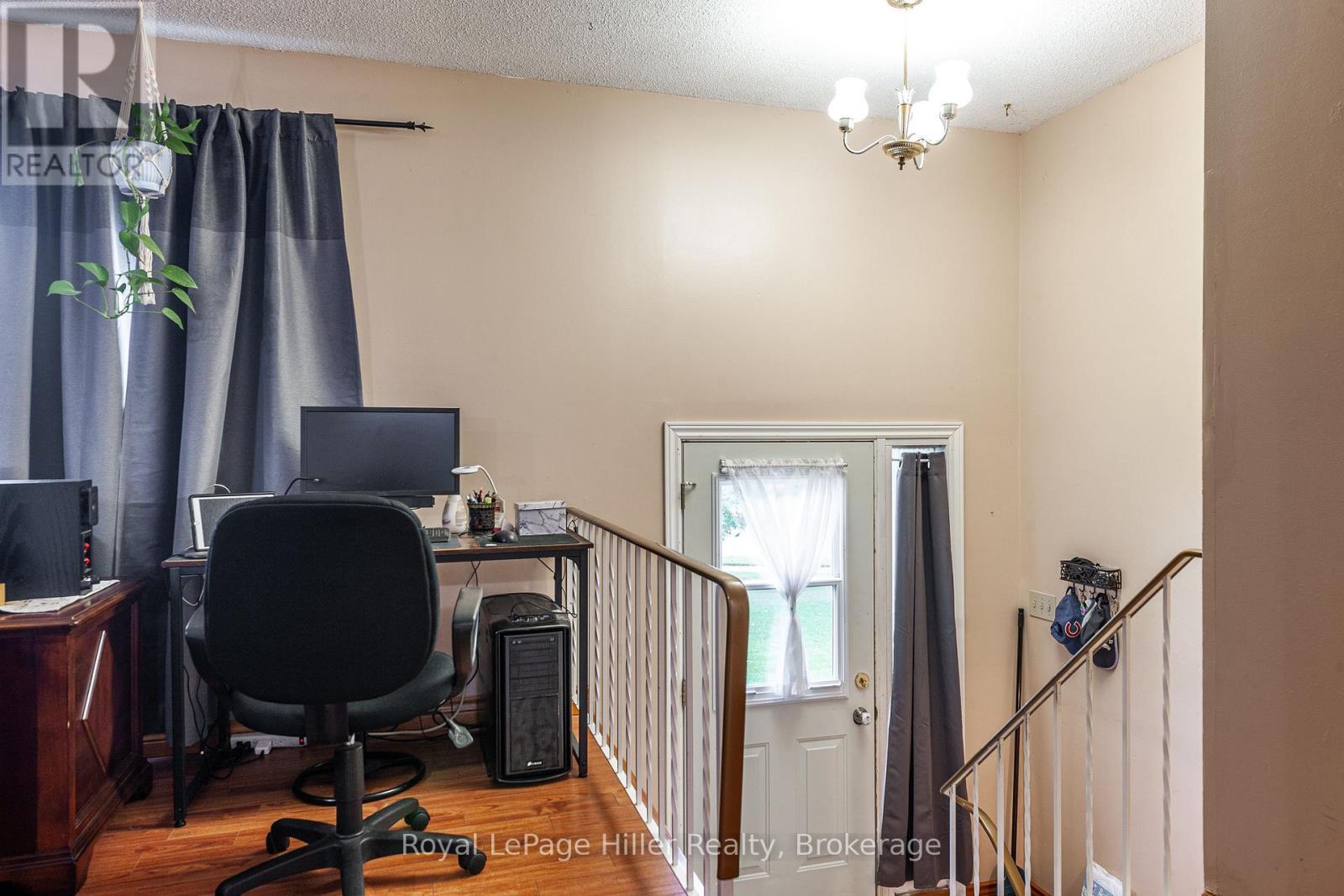 












292 MAPLE AVENUE

,
Stratford,




Ontario
N5A6Z4


