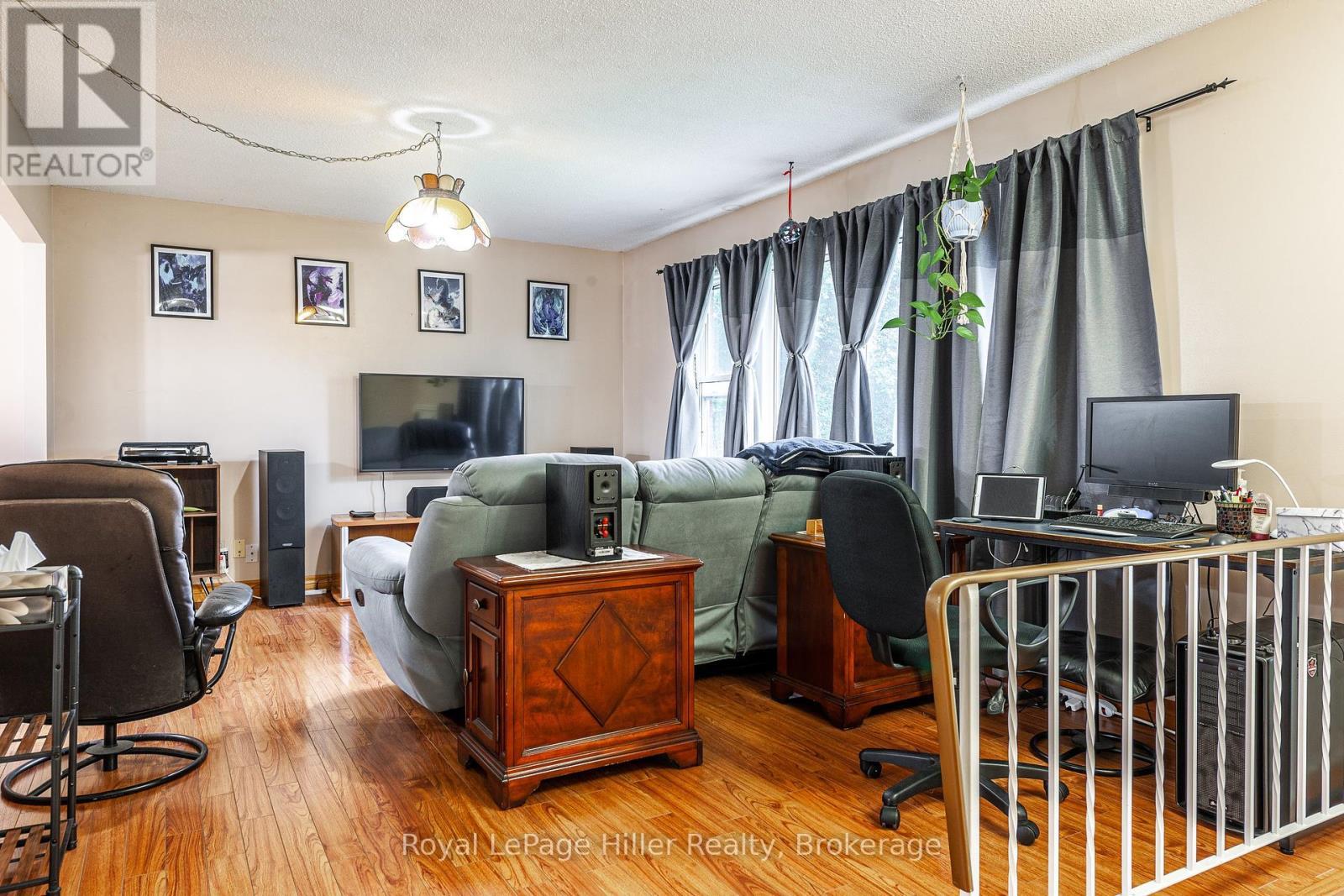 












292 MAPLE AVENUE

,
Stratford,




Ontario
N5A6Z4

