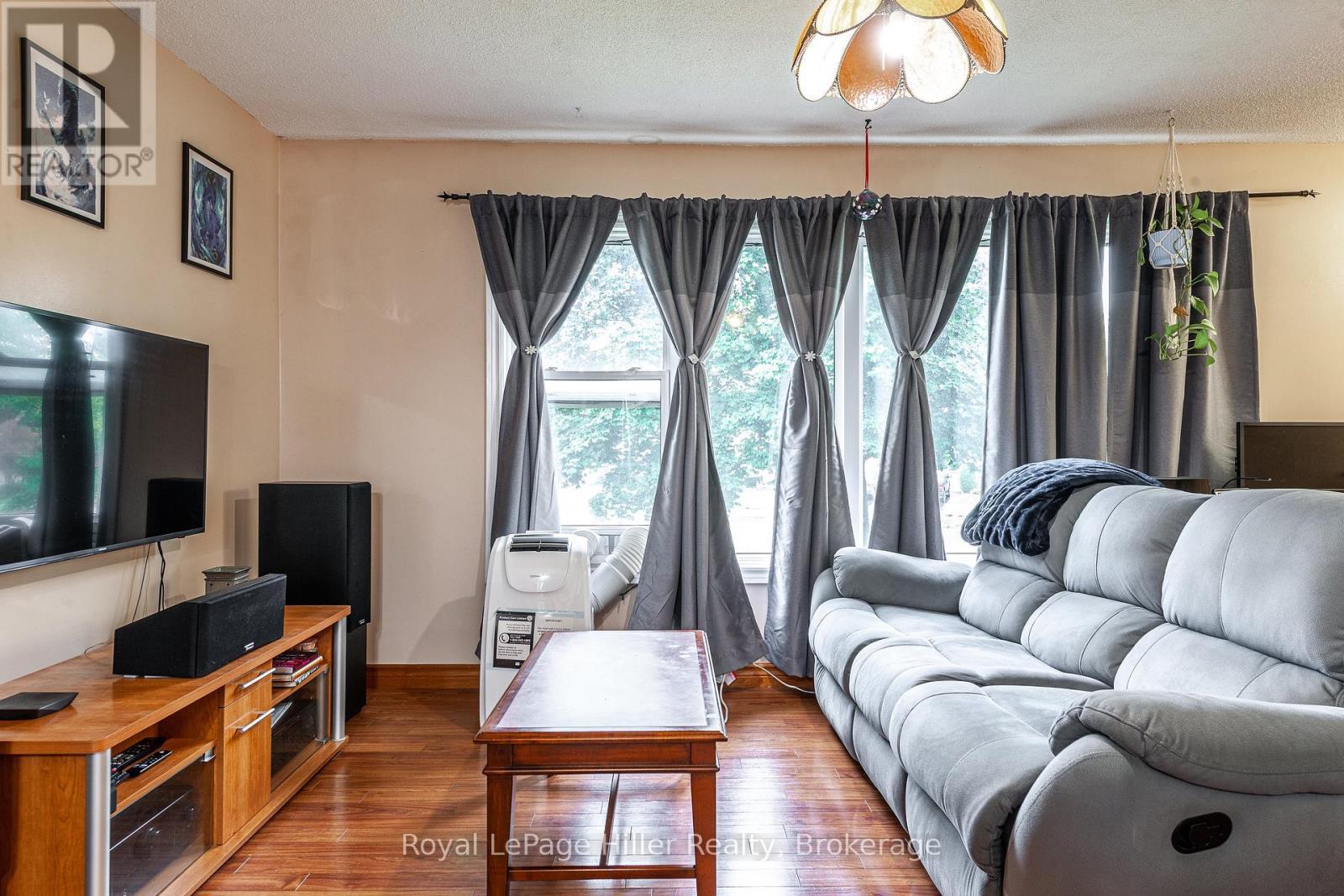 












292 MAPLE AVENUE

,
Stratford,




Ontario
N5A6Z4

