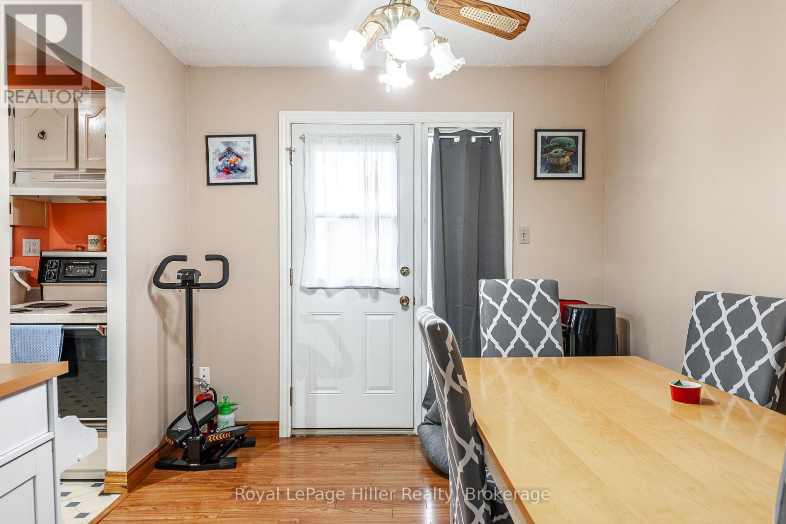 












292 MAPLE AVENUE

,
Stratford,




Ontario
N5A6Z4

