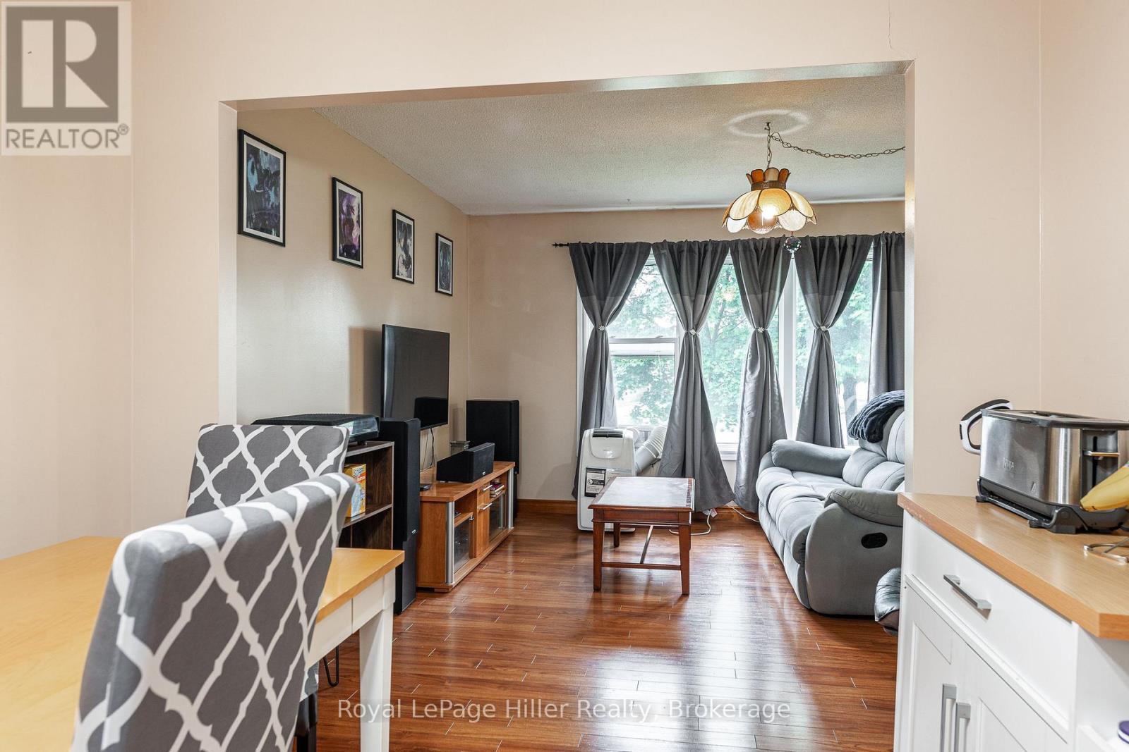 












292 MAPLE AVENUE

,
Stratford,




Ontario
N5A6Z4

