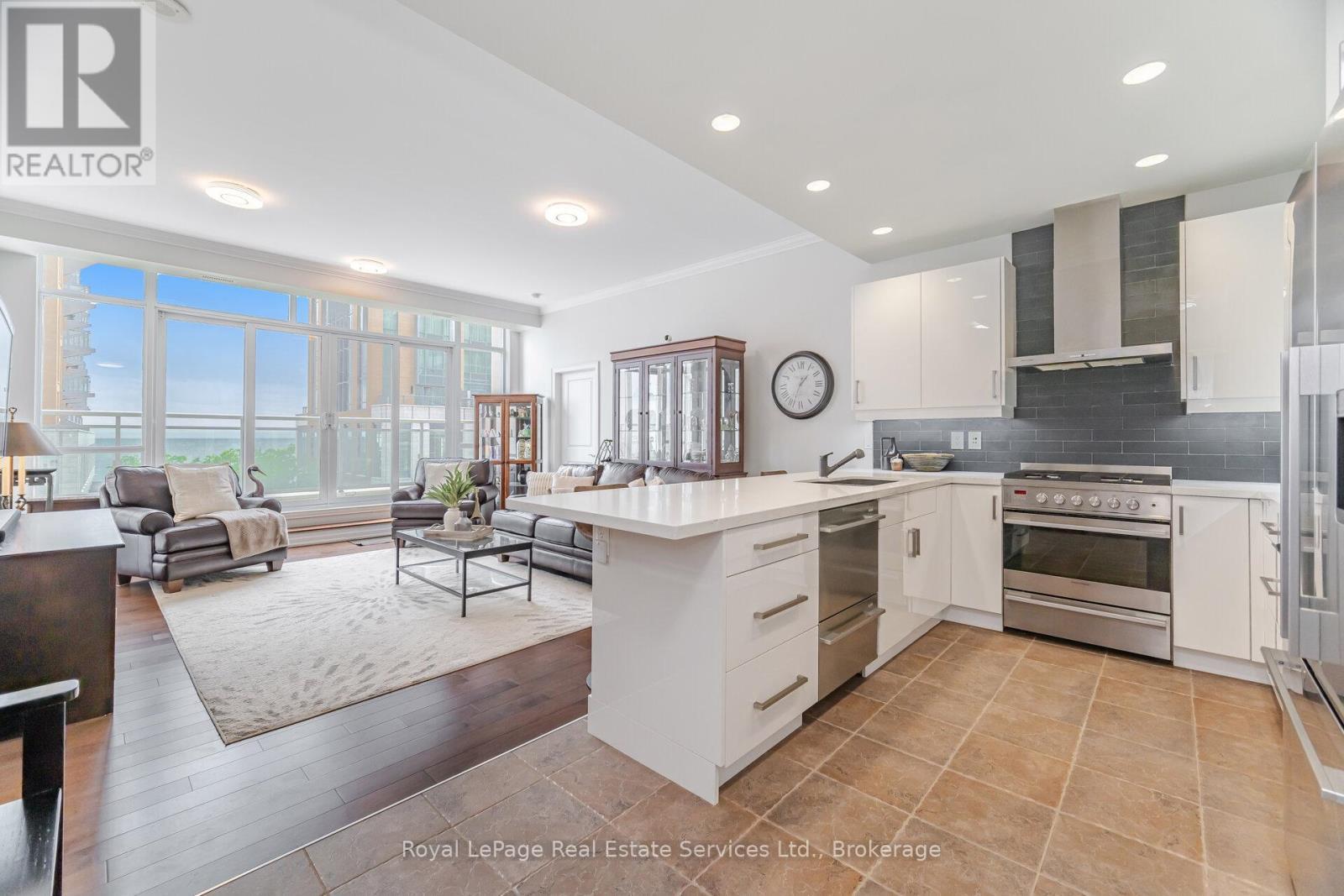 












303 - 360 PEARL STREET

,
Burlington (Brant),




Ontario
L7R1E1

