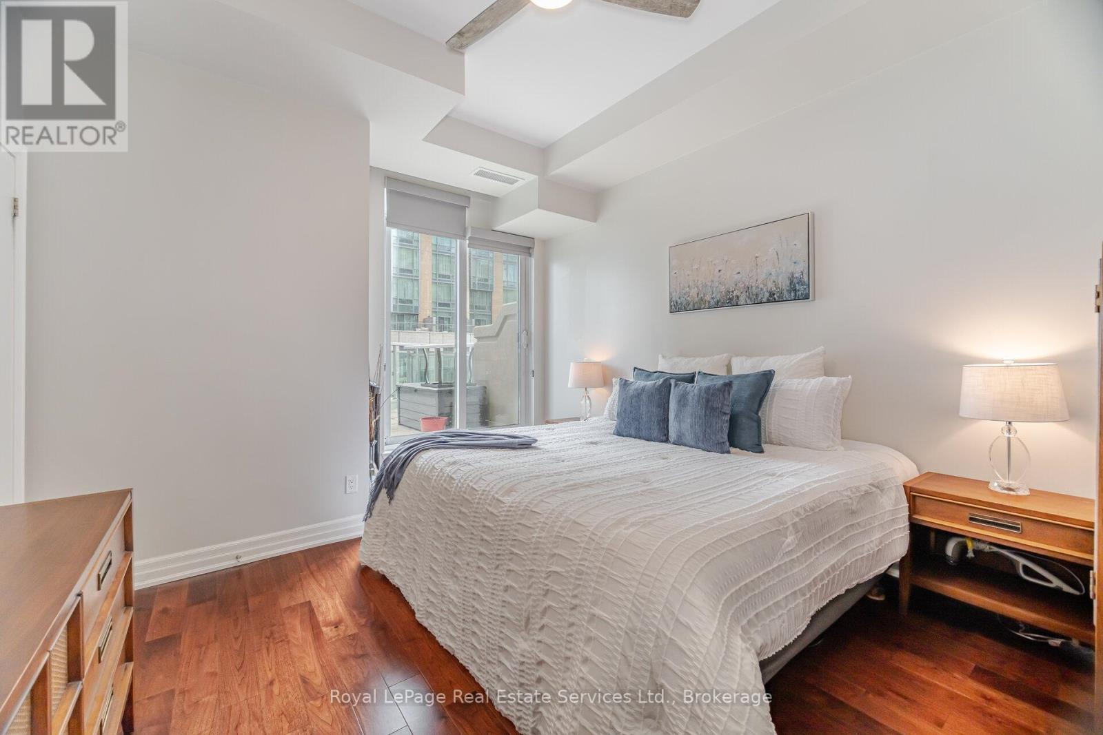 












303 - 360 PEARL STREET

,
Burlington (Brant),




Ontario
L7R1E1

