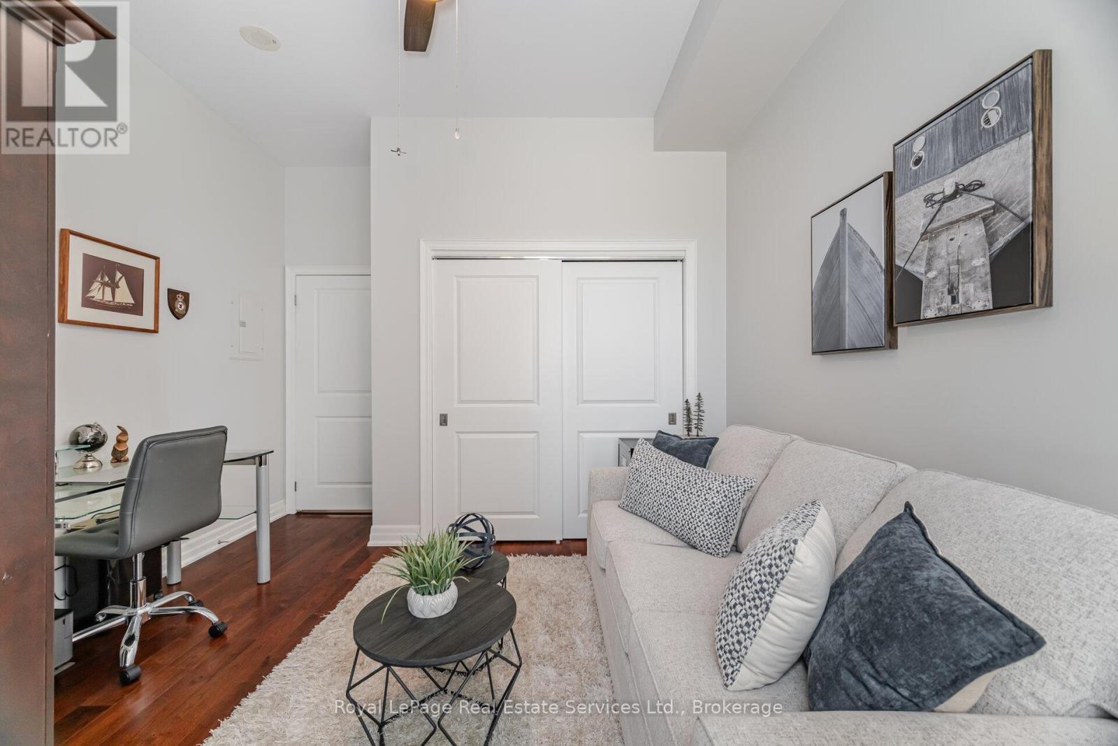 












303 - 360 PEARL STREET

,
Burlington (Brant),




Ontario
L7R1E1

