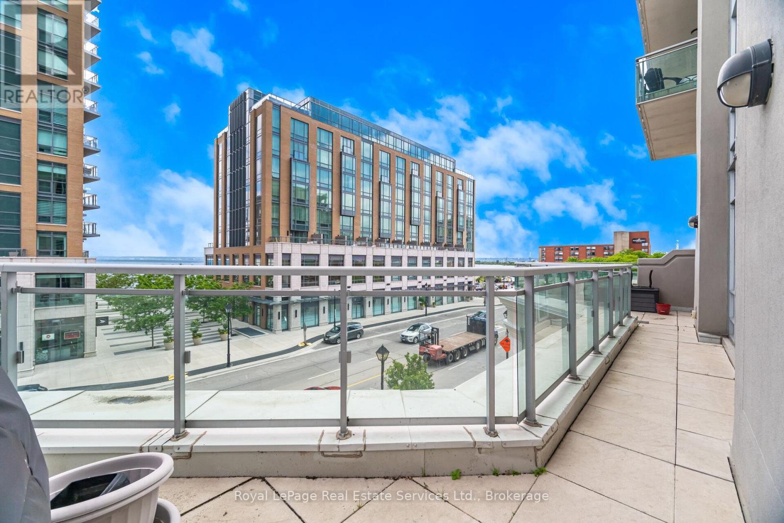 












303 - 360 PEARL STREET

,
Burlington (Brant),




Ontario
L7R1E1

