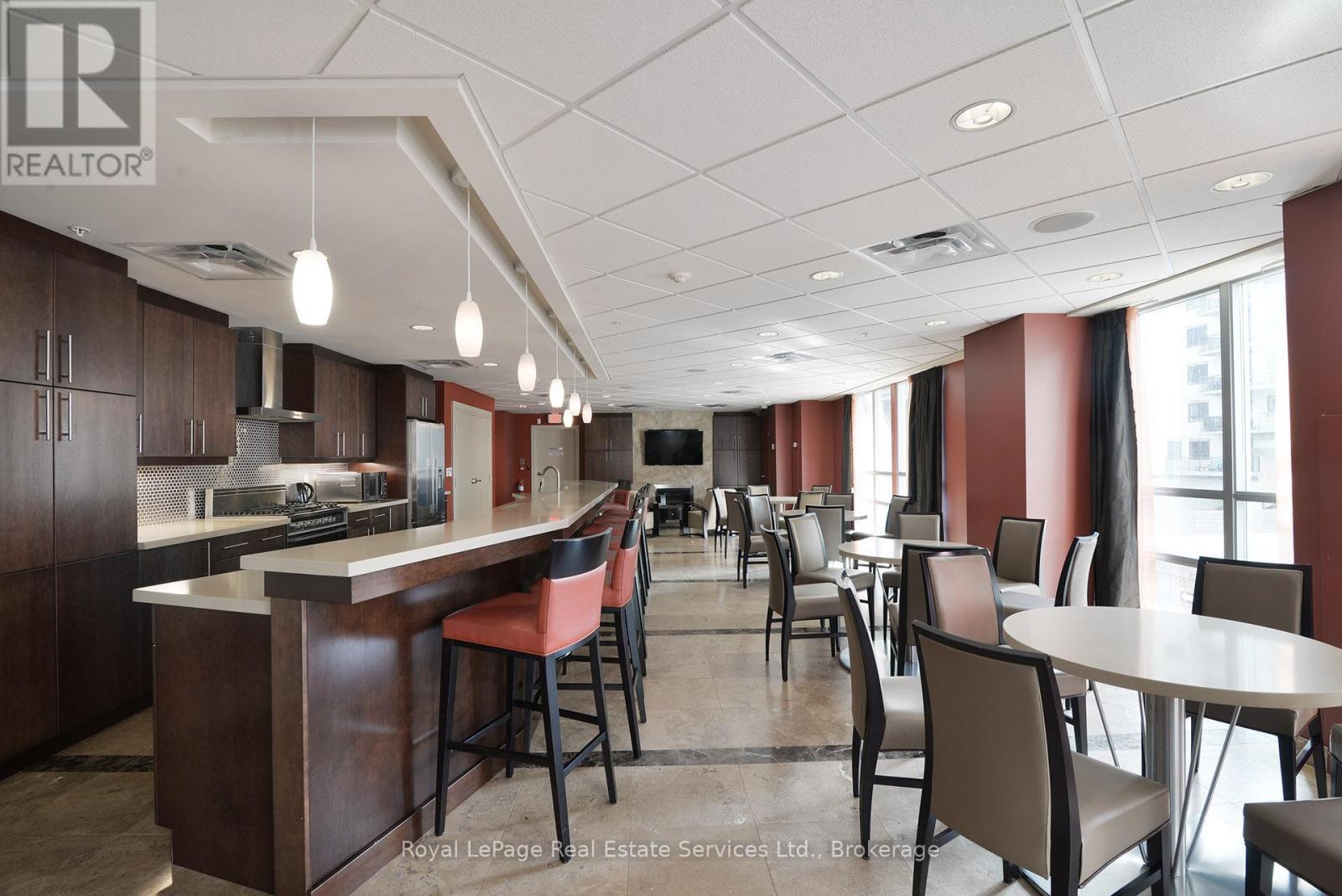 












303 - 360 PEARL STREET

,
Burlington (Brant),




Ontario
L7R1E1

