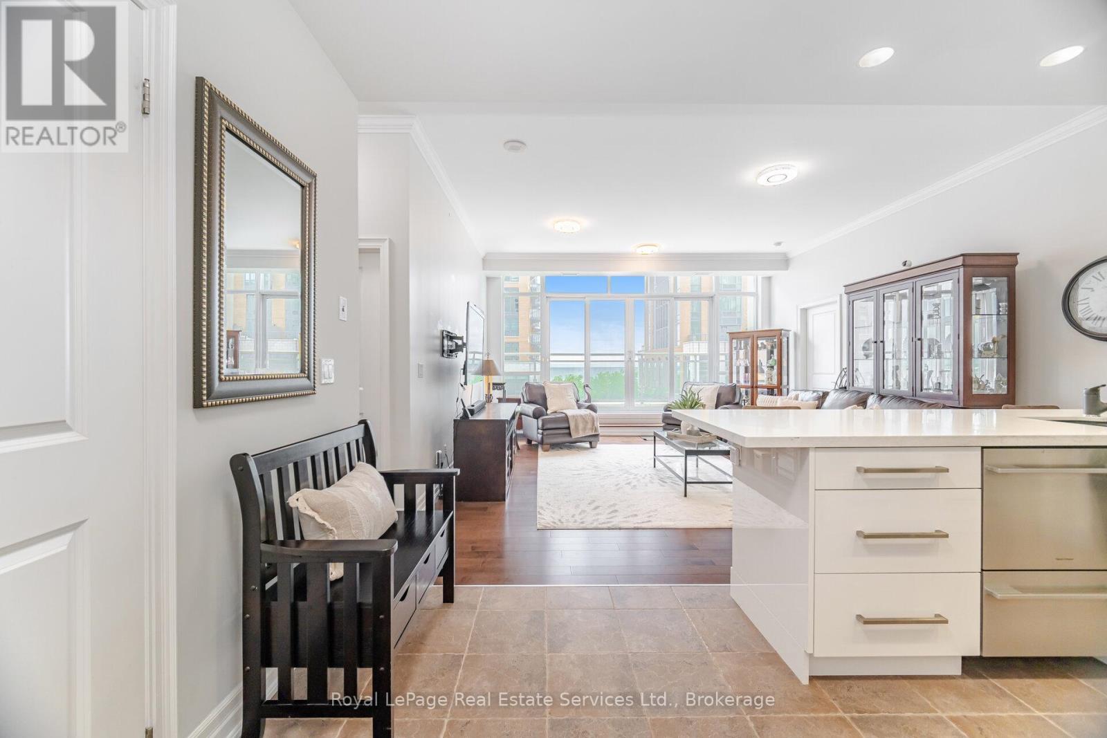 












303 - 360 PEARL STREET

,
Burlington (Brant),




Ontario
L7R1E1

