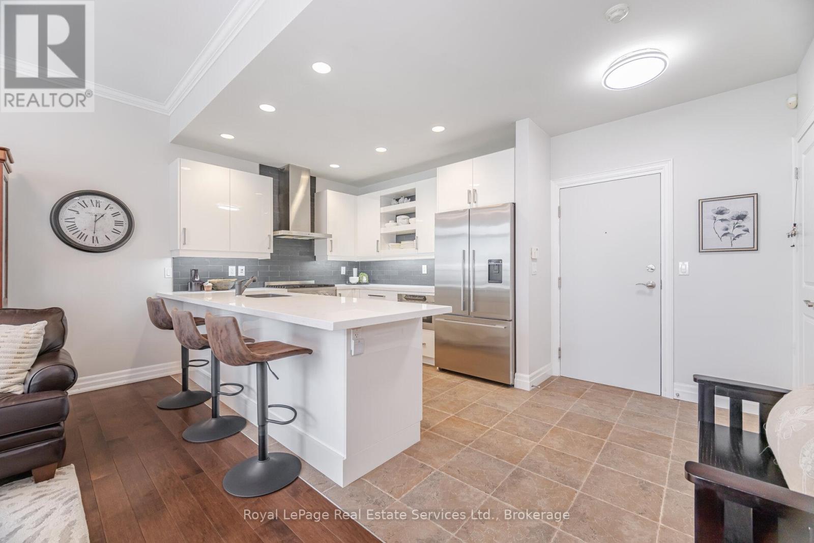 












303 - 360 PEARL STREET

,
Burlington (Brant),




Ontario
L7R1E1

