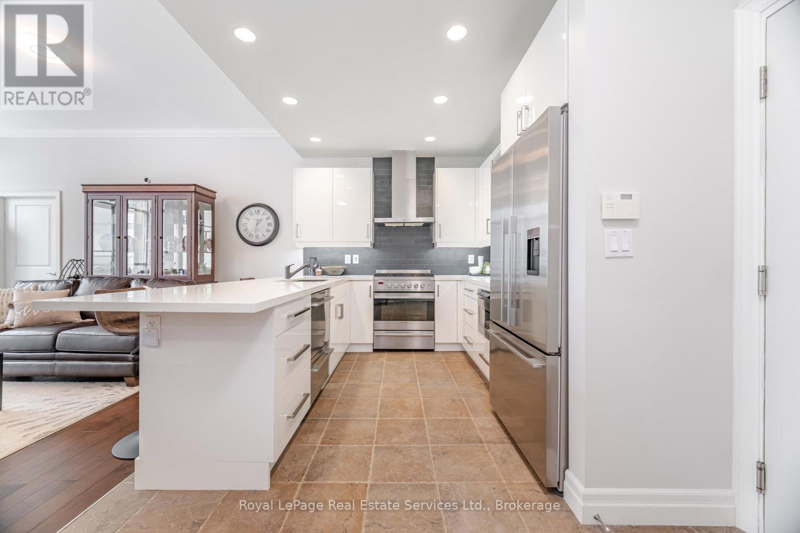 












303 - 360 PEARL STREET

,
Burlington (Brant),




Ontario
L7R1E1

