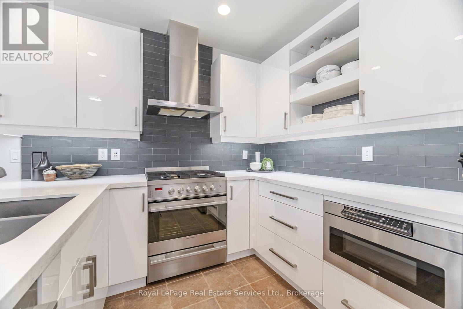 












303 - 360 PEARL STREET

,
Burlington (Brant),




Ontario
L7R1E1

