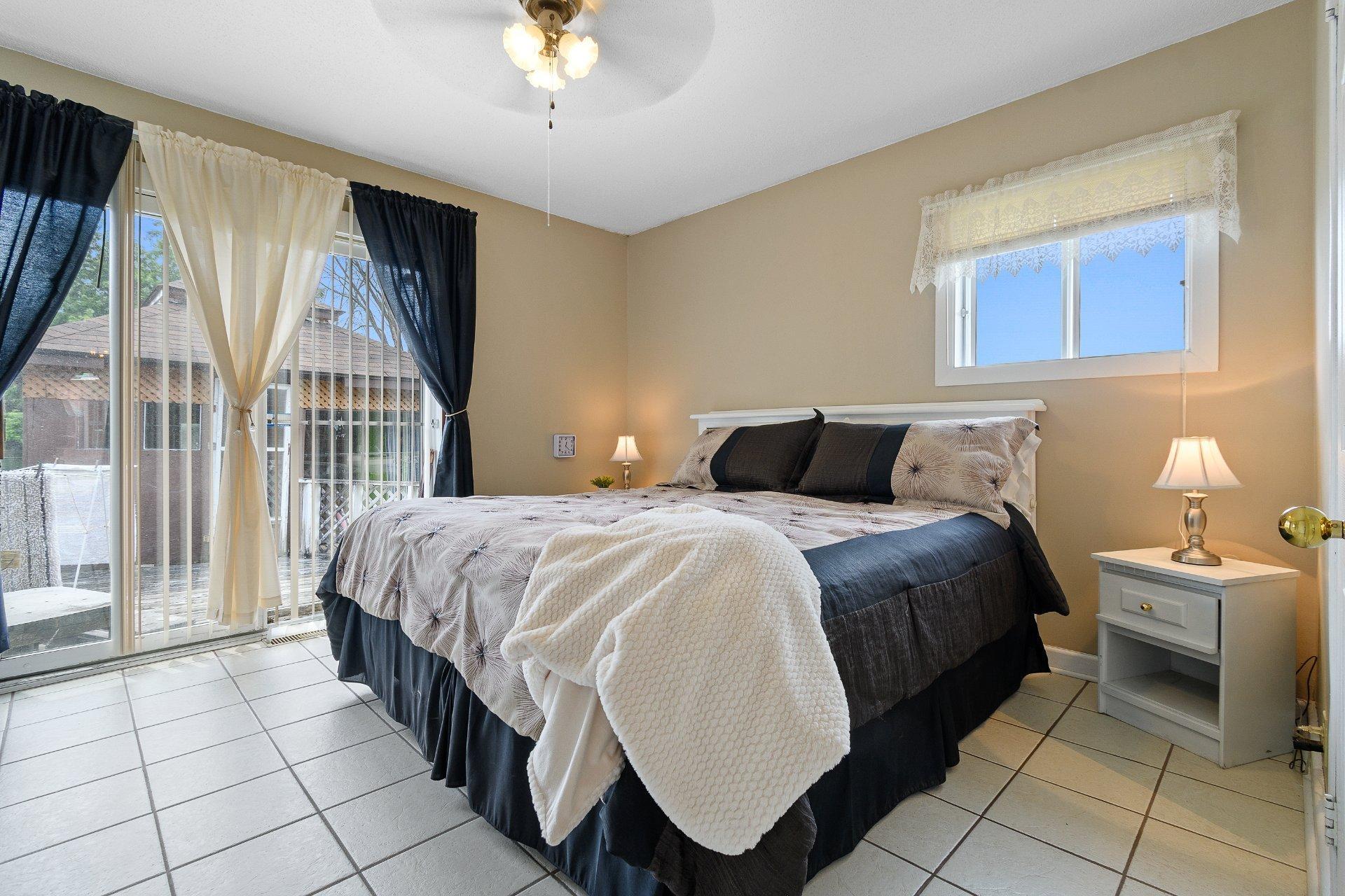 









886


Rue de Clarendon

,
Pontiac,




QC
J0X2G0

