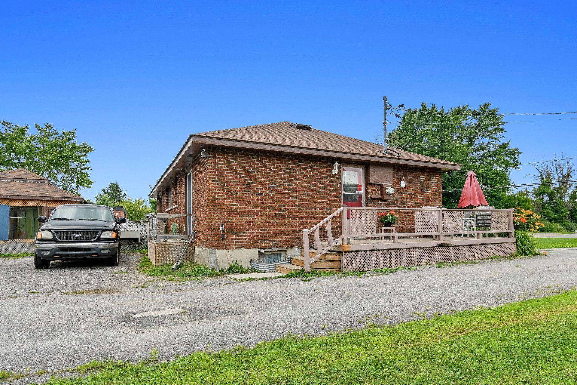 









886


Rue de Clarendon

,
Pontiac,




QC
J0X2G0

